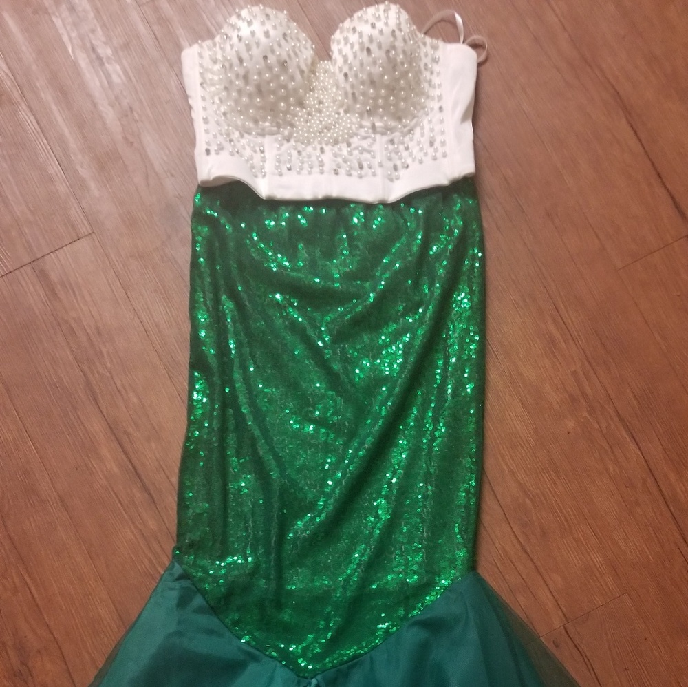 Costume